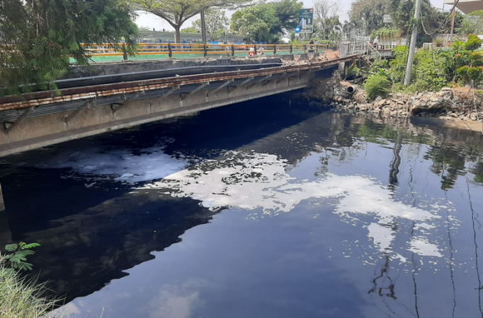 Inilah Penyebab Sungai Berwarna Hitam dan Cara Penanganannya
